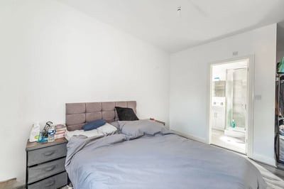 Room Moorcroft Way in Greater London