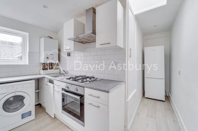 Flat Duckett Road in Greater London