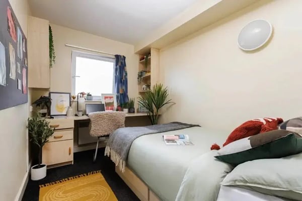 Room St Ann's Well Road in Nottingham