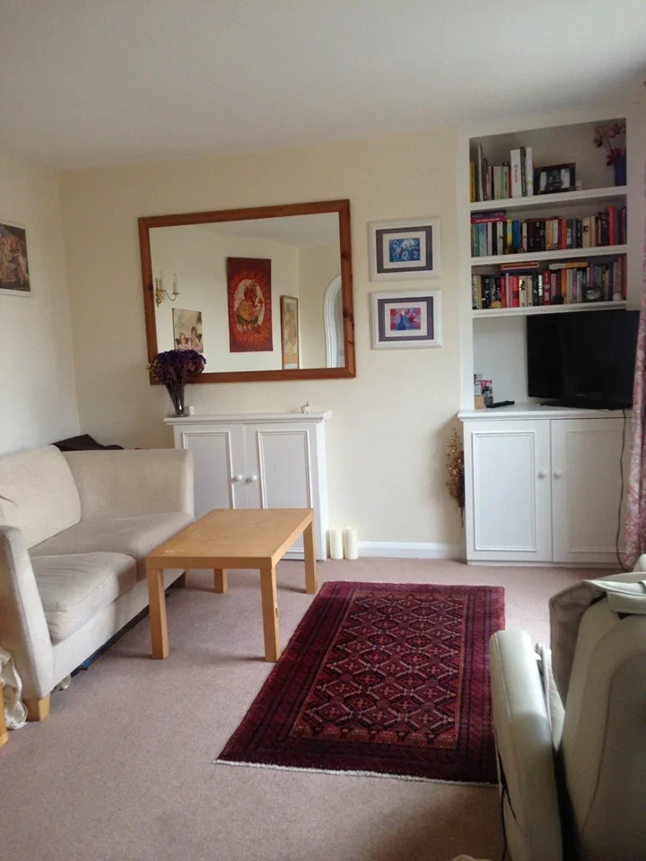 Flat Blythe Road in Greater London