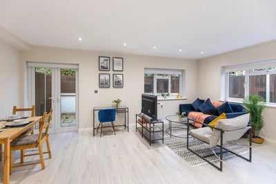 Flat Alderton Way in Greater London