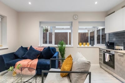 Flat Alderton Way in Greater London