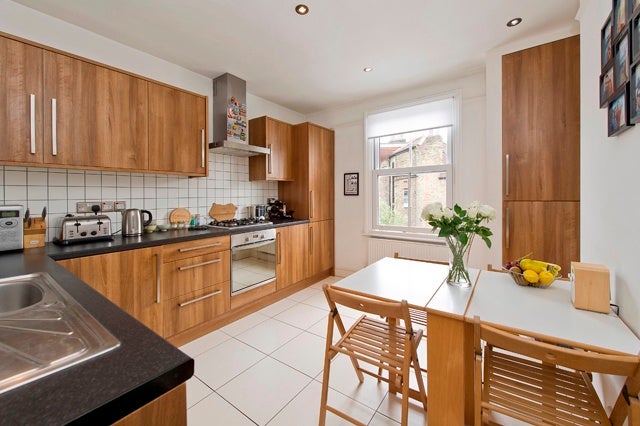 Flat Wimbledon Park Road in Greater London