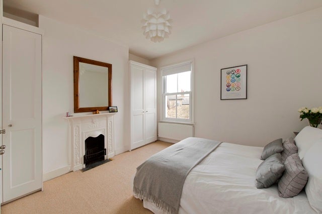Flat Wimbledon Park Road in Greater London