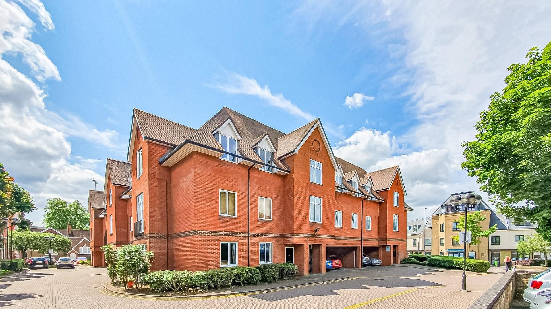 Flat Bluecoat Court in East Hertfordshire