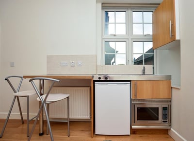 Flat Golders Way in London