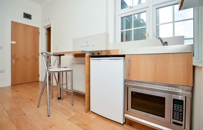 Flat Golders Way in London