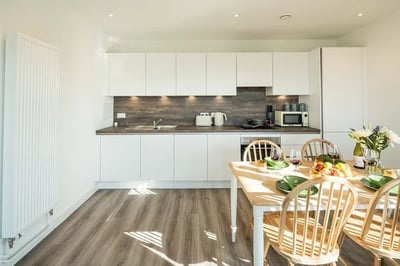 Flat Olympic Way in Greater London