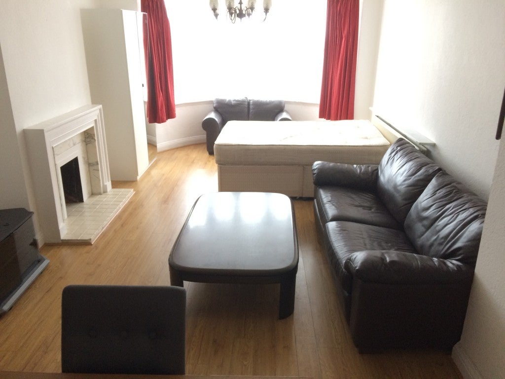 Flat The Burroughs in Greater London