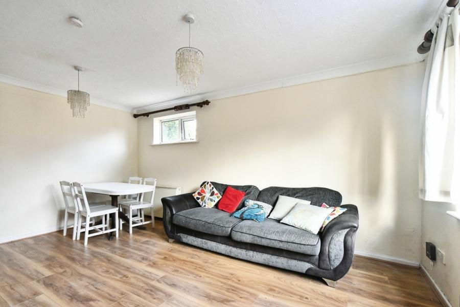 Flat Bath Road in Swindon