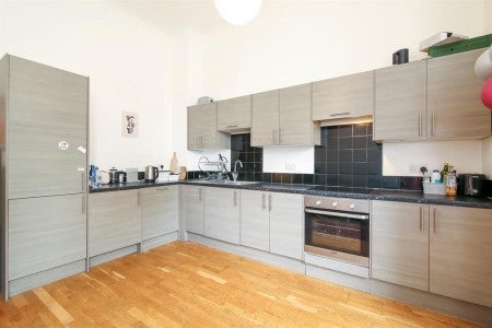 Flat Camberwell Road in Greater London