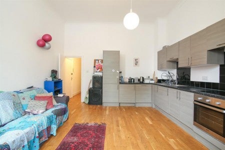 Flat Camberwell Road in Greater London