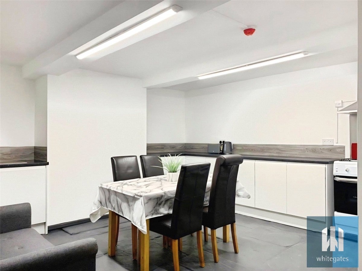 Room Manchester Road in Kirklees