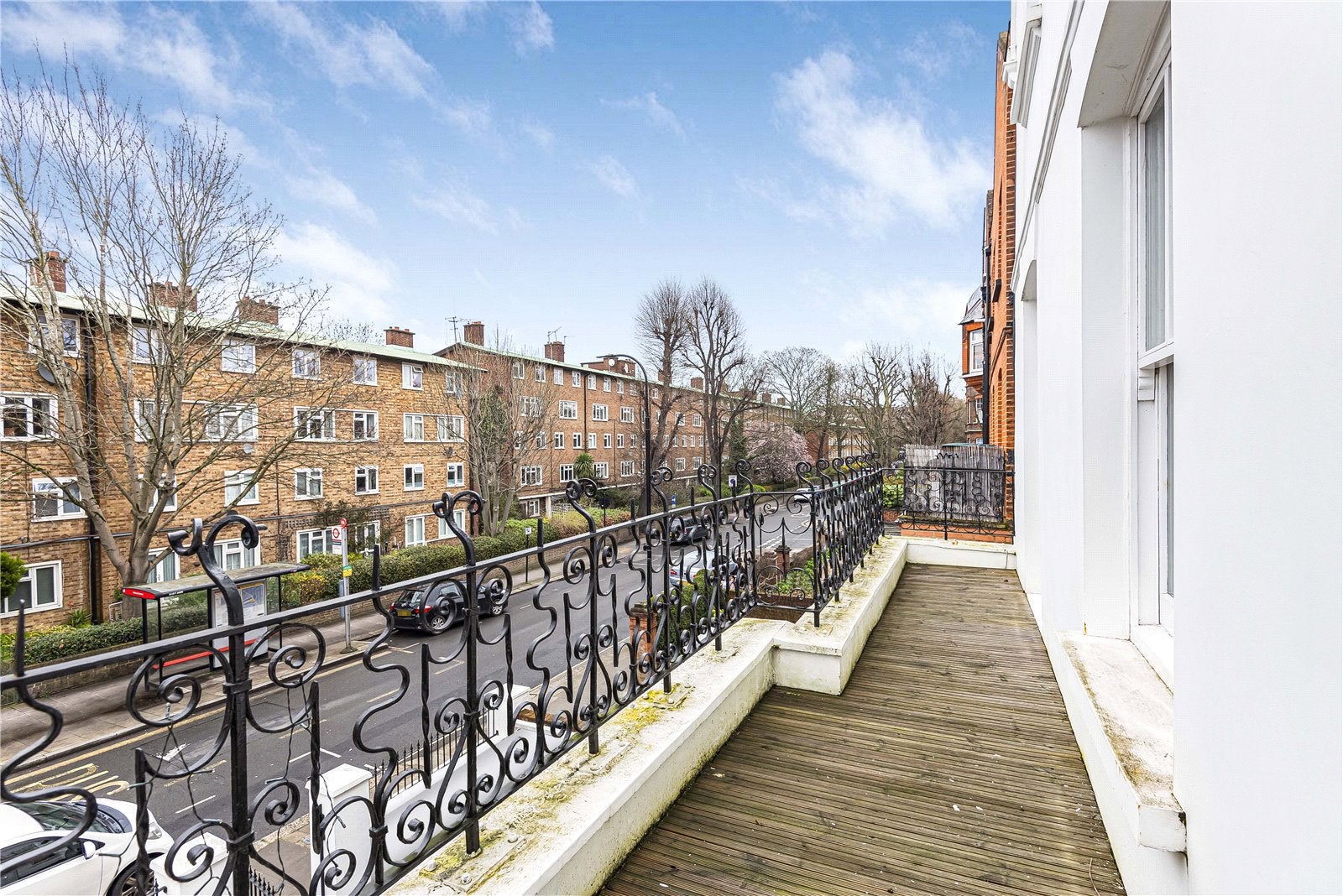 Flat Broadhurst Gardens in Greater London