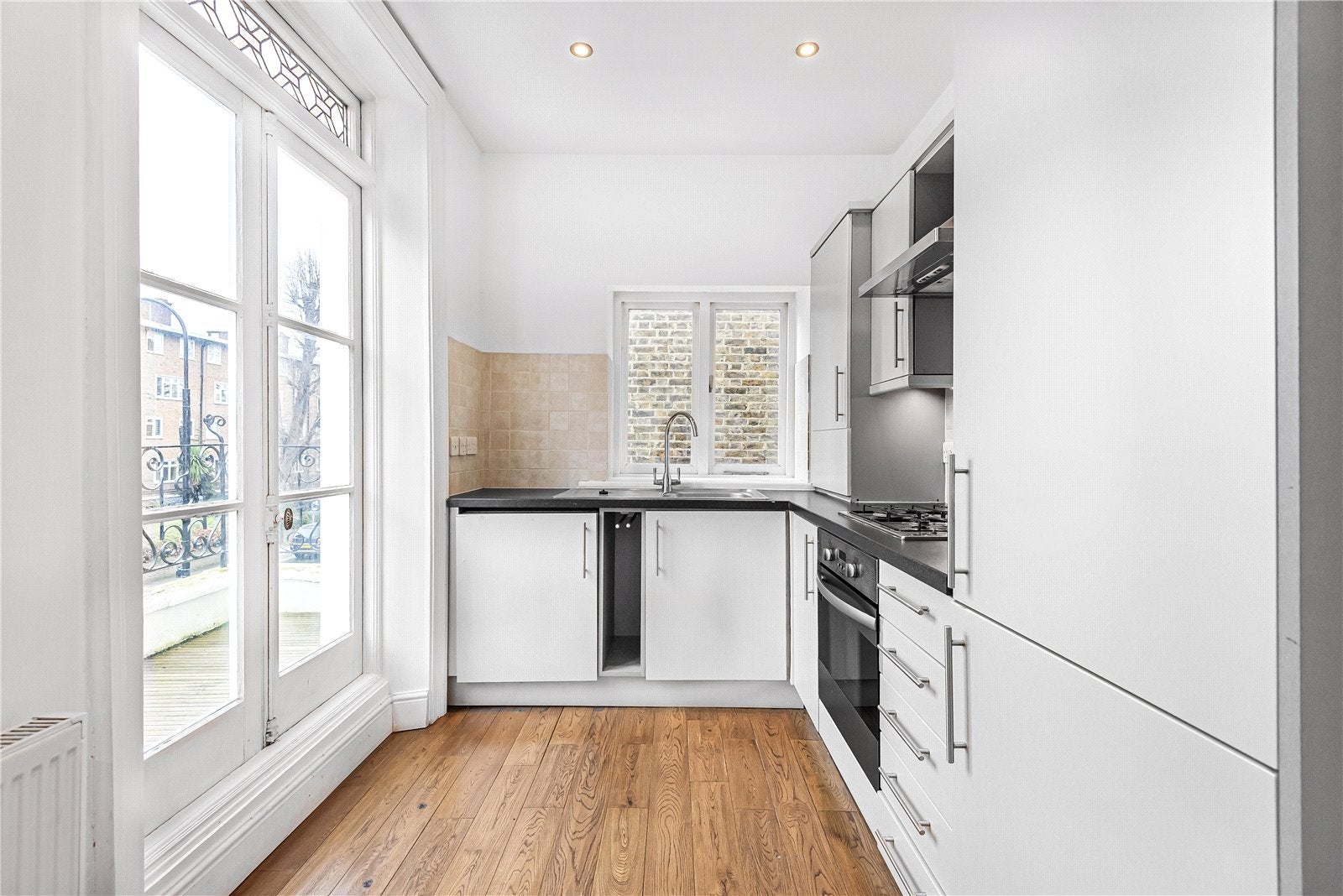 Flat Broadhurst Gardens in Greater London