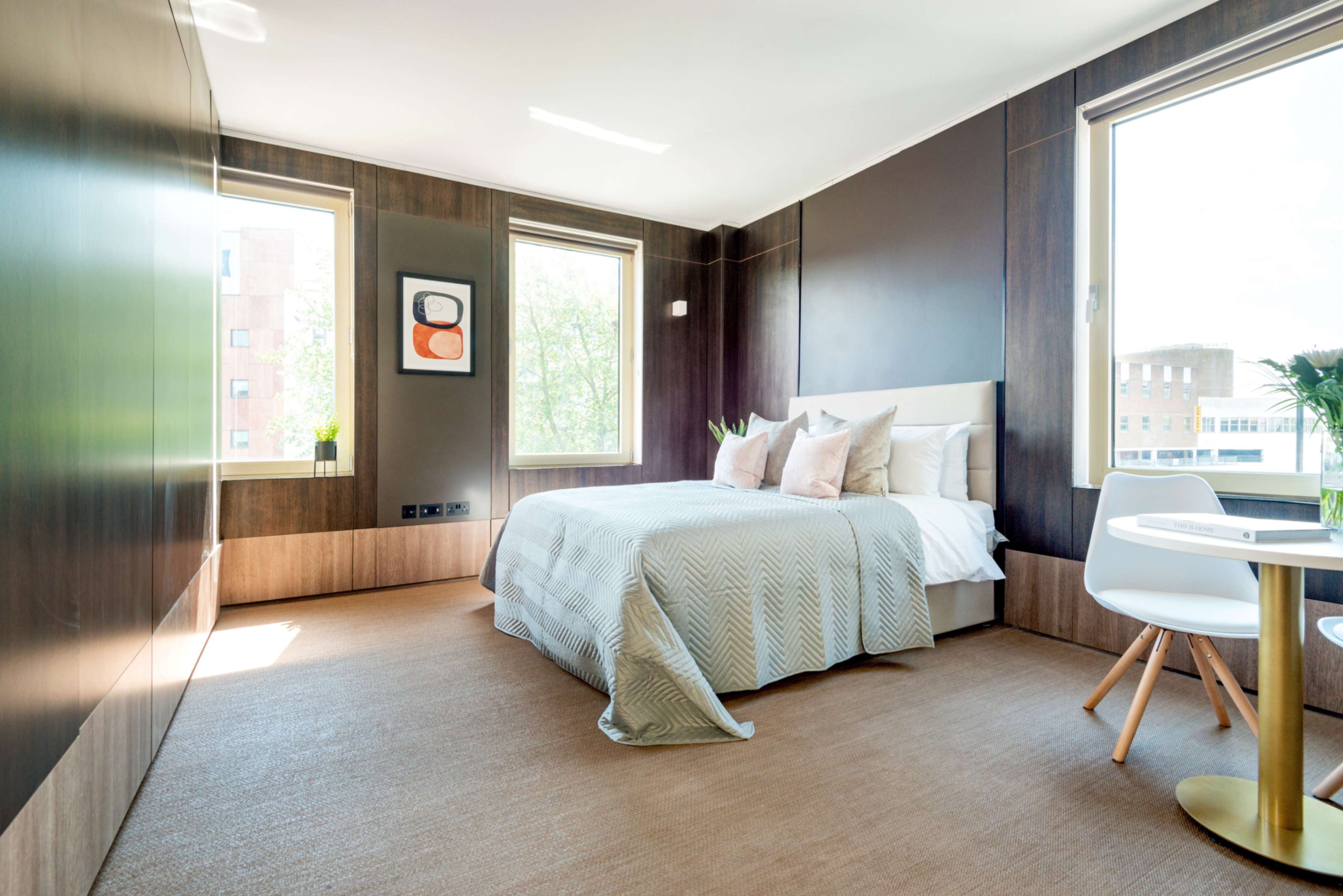 Flat Staines Road in Greater London