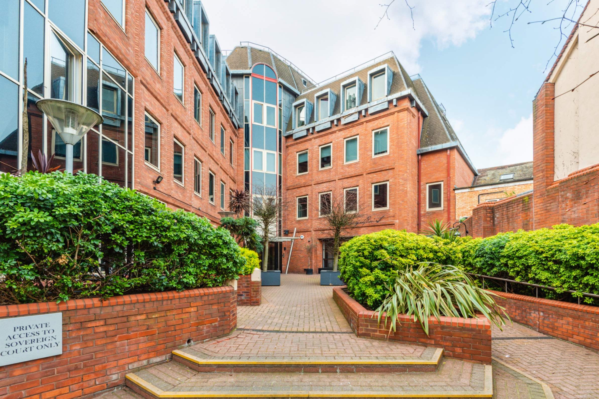 Flat Staines Road in Greater London