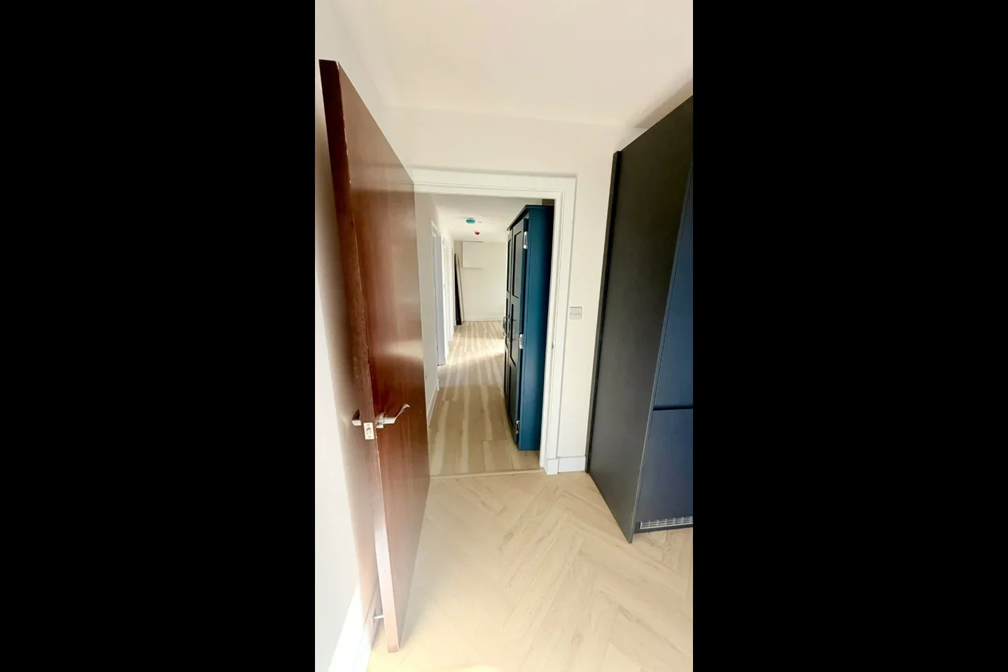 Flat Norbury Avenue in Greater London