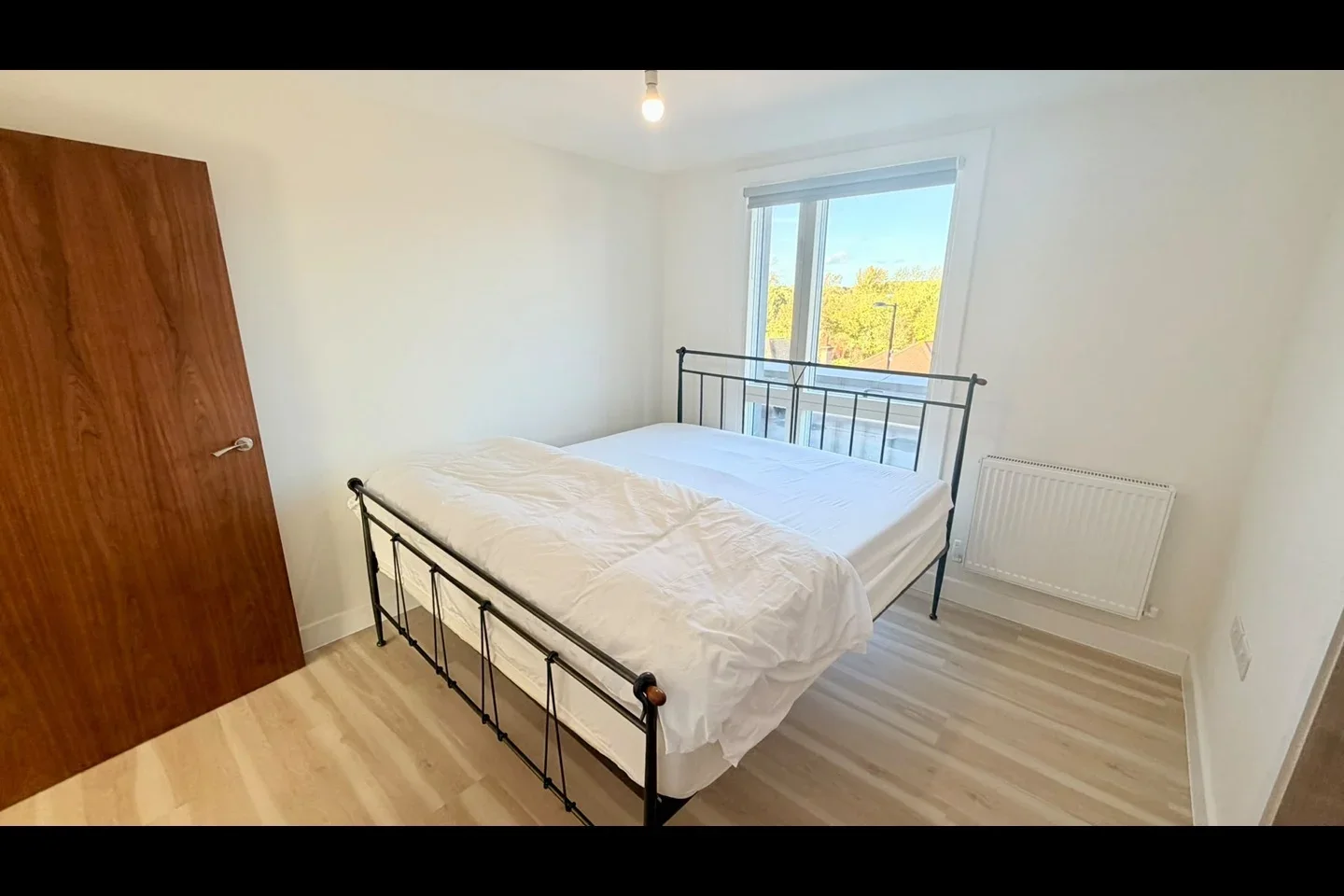 Flat Norbury Avenue in Greater London