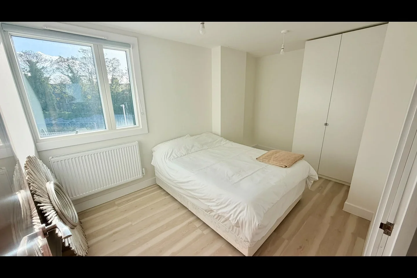 Flat Norbury Avenue in Greater London