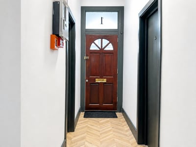 Room Colless Road in Greater London