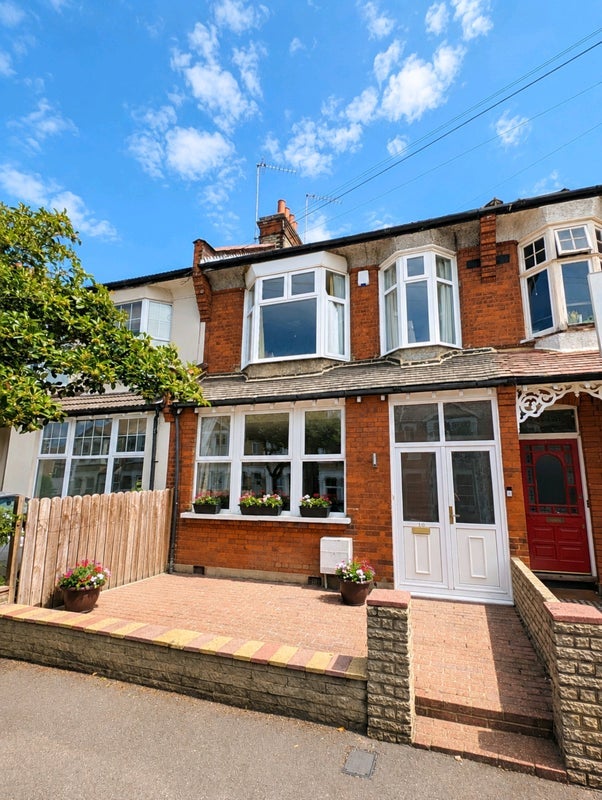 Room Naylor Road in Greater London