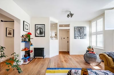Flat Calvert Avenue in Greater London