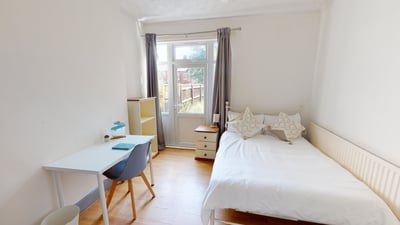Room Rotton Park Road in Birmingham