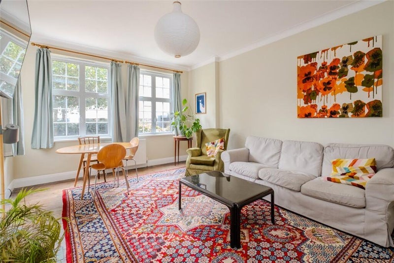 Flat Leigham Avenue in Greater London