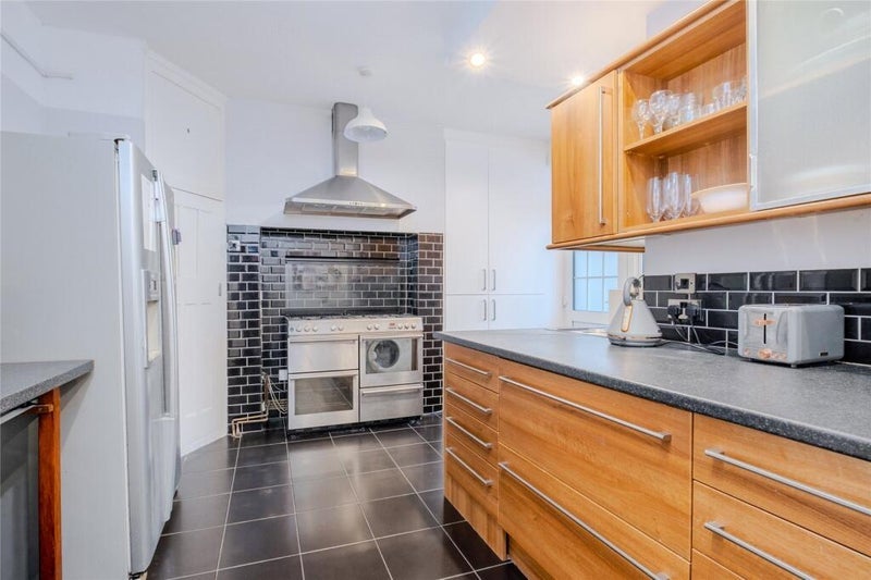 Flat Leigham Avenue in Greater London