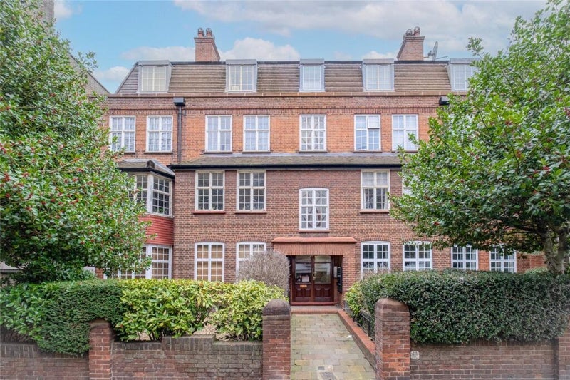 Flat Leigham Avenue in Greater London