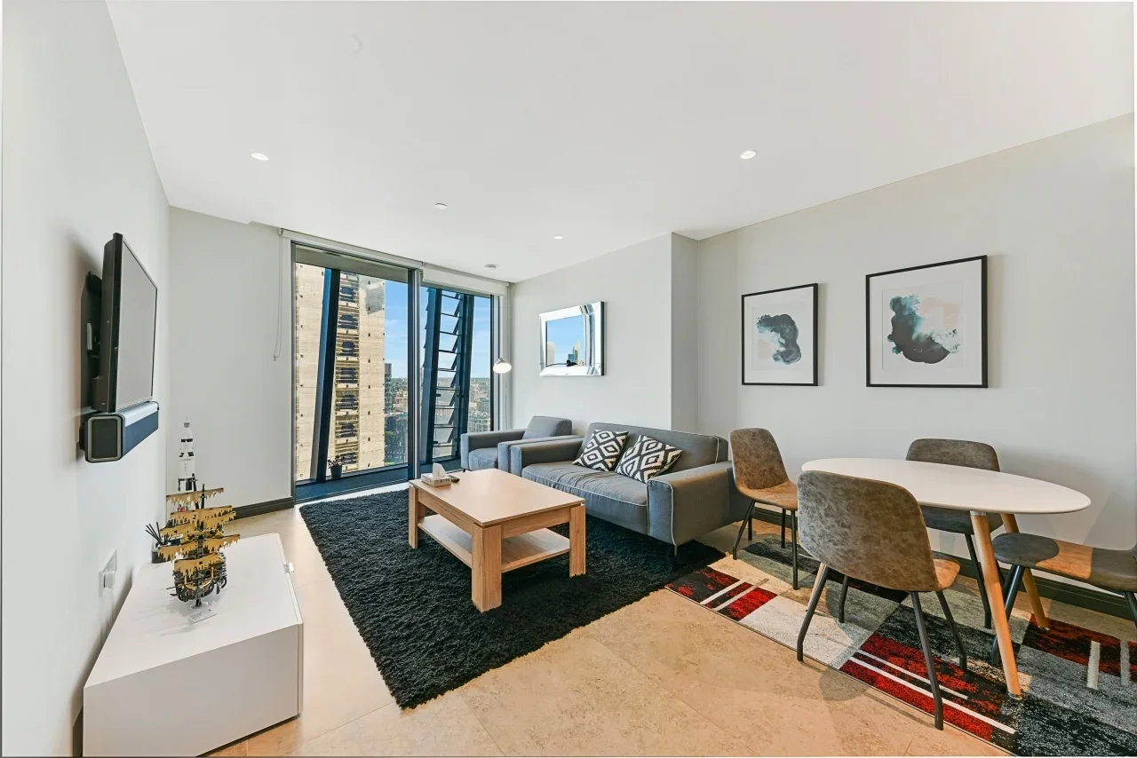 Flat Blackfriars Road in Greater London