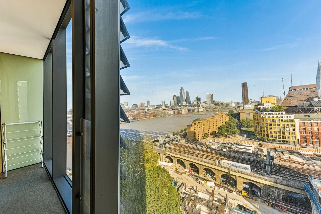 Flat Blackfriars Road in Greater London