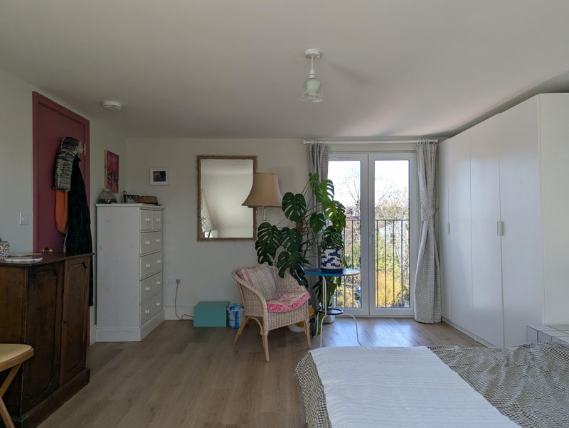 Flat Royston Road in Greater London