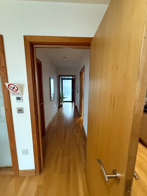 Room Roach Road in Greater London