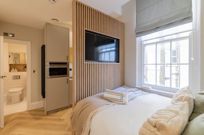 Flat Sloane Avenue in Greater London