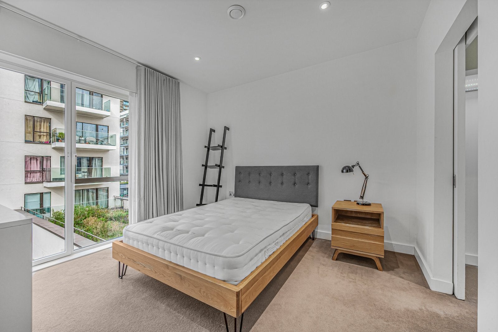 Flat Bessemer Place in Greater London
