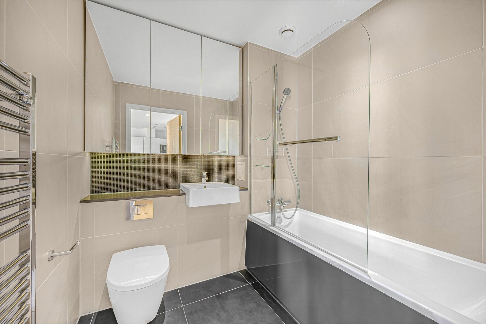 Flat Bessemer Place in Greater London
