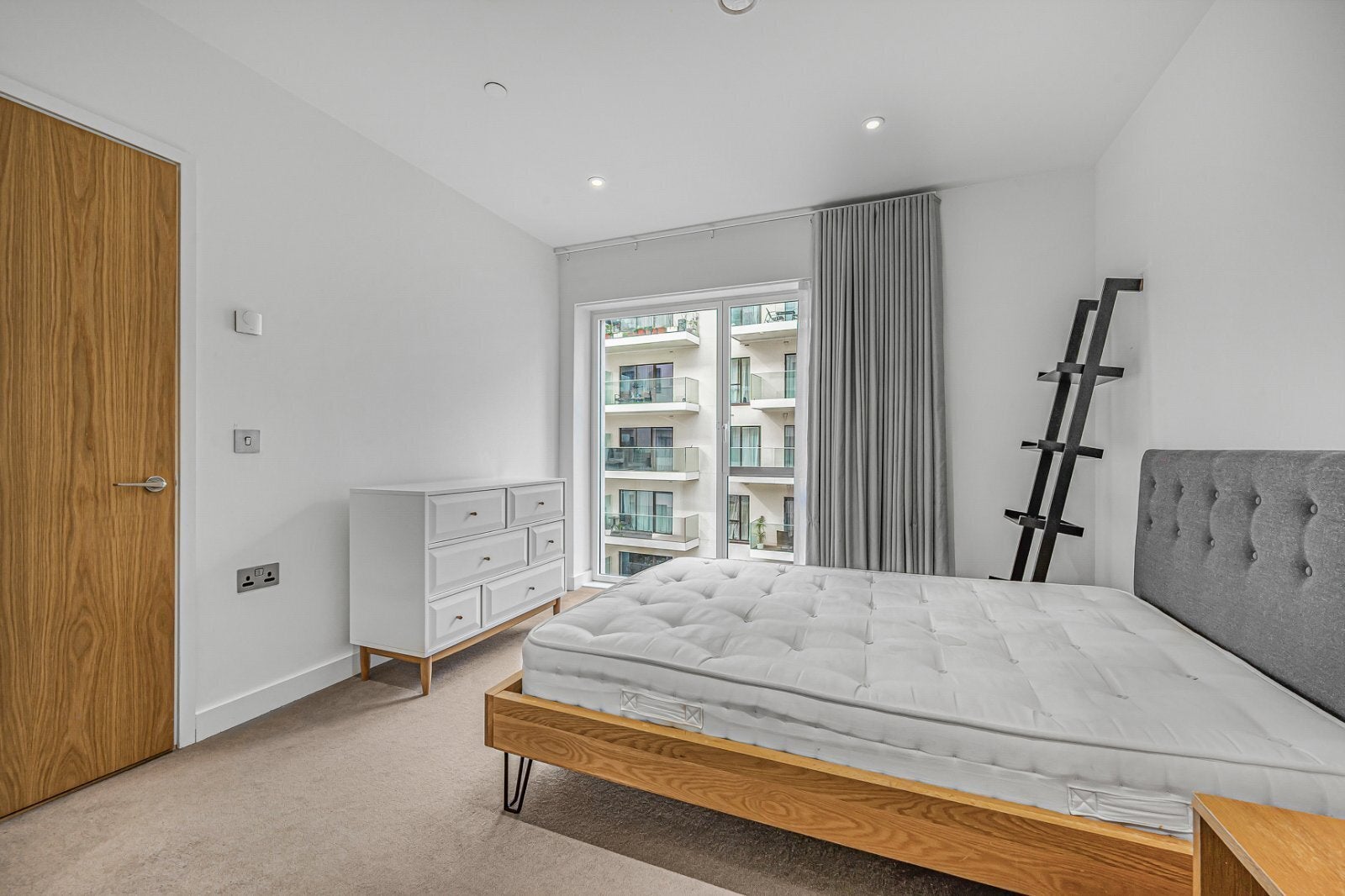 Flat Bessemer Place in Greater London