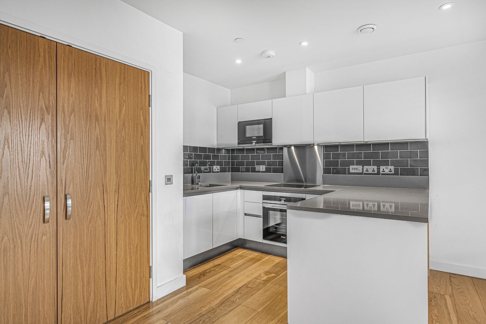 Flat Bessemer Place in Greater London