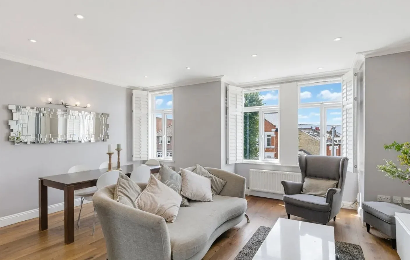 Flat St. Ann's Hill in Greater London
