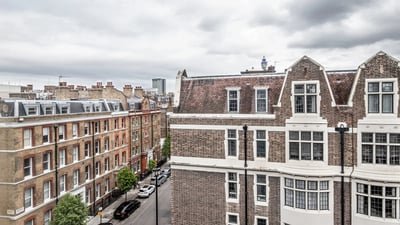 Flat Russell Gardens in Greater London