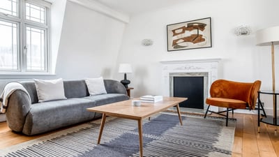 Flat Russell Gardens in Greater London
