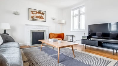 Flat Russell Gardens in Greater London