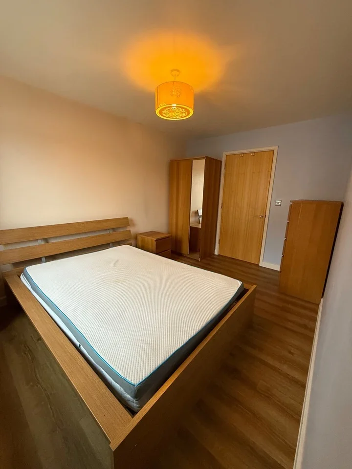 Flat Stainsby Road in Greater London