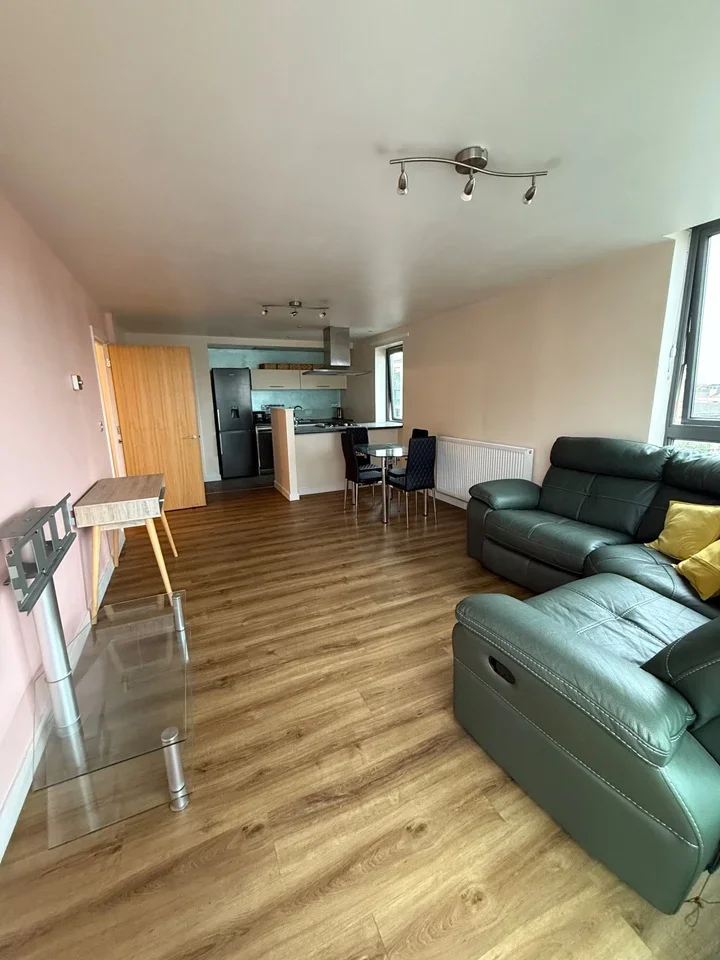 Flat Stainsby Road in Greater London
