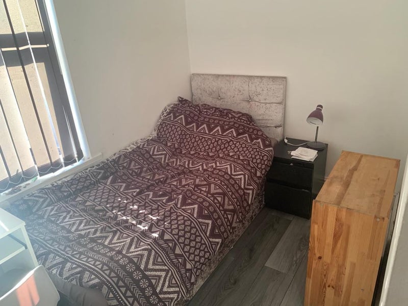 Room Saxony Road in Liverpool