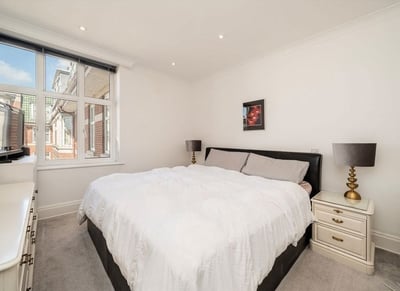 Flat Haven Green in Greater London