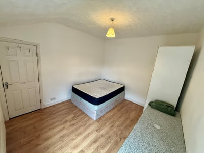 Room Blair Road in Manchester