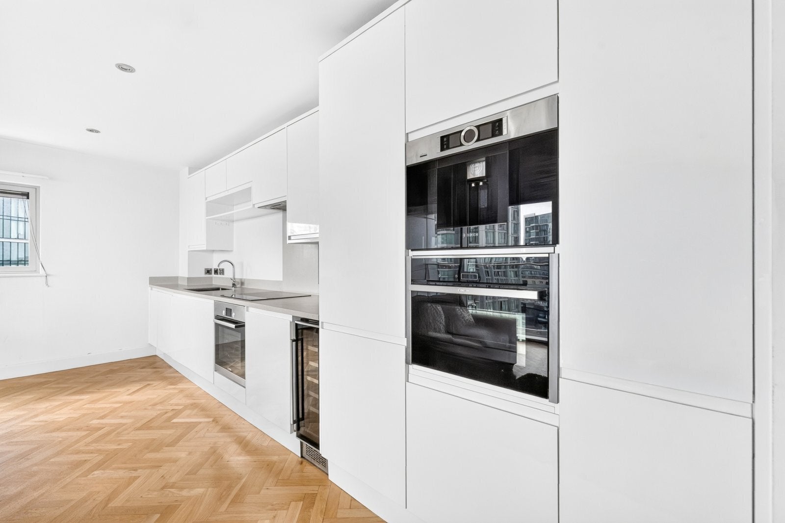 Flat Commercial Road in Greater London